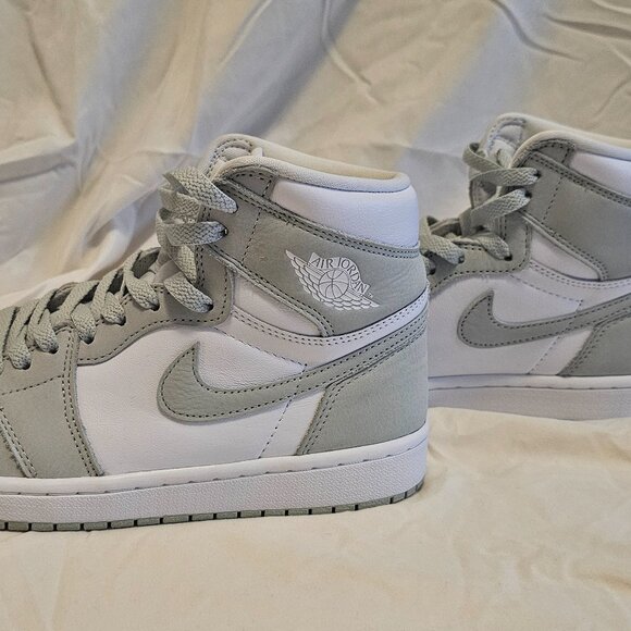 Retro Green Air Jordans — Women's Size 10 - Picture 6 of 11